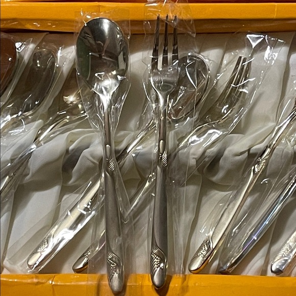 Premium Silver Flatware Set - Picture 4 of 9
